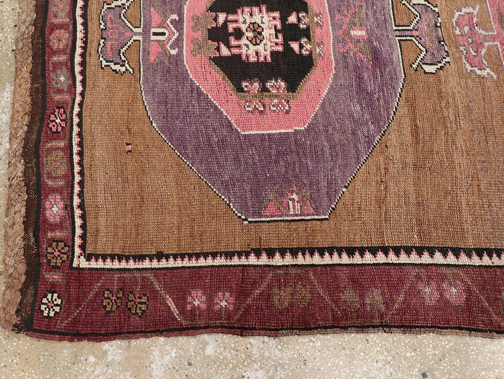 Vintage Turkish Anatolian Long Gallery Carpet, No.28458 - Galerie Shabab