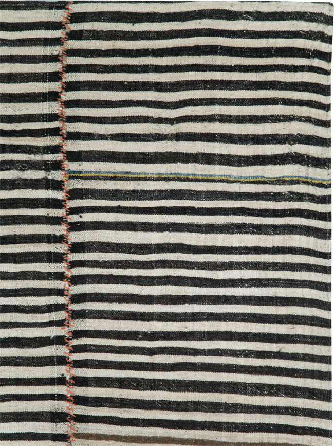 Vintage Persian Flatweave Kilim Square Accent Rug, No.28503 - Galerie Shabab