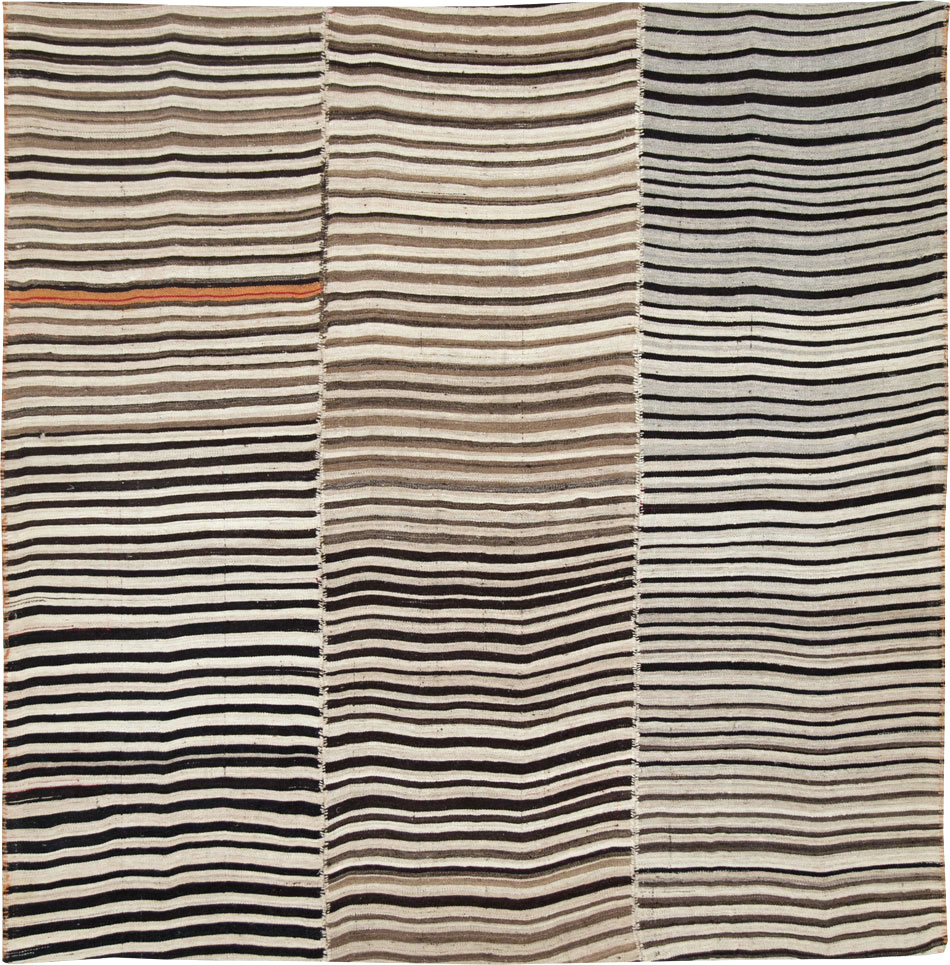 Vintage Persian Flatweave Kilim Square Accent Carpet, No.28507 - Galerie Shabab