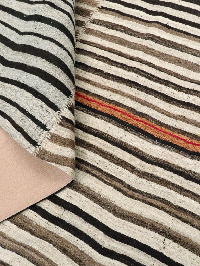 Vintage Persian Flatweave Kilim Square Accent Carpet, No.28507 - Galerie Shabab