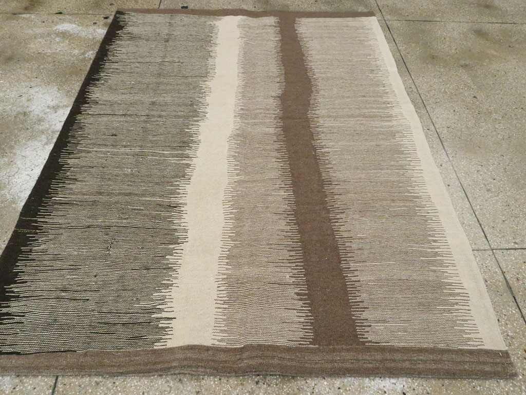 Modern Persian Kilim Flatweave Accent Rug, No.28514 - Galerie Shabab