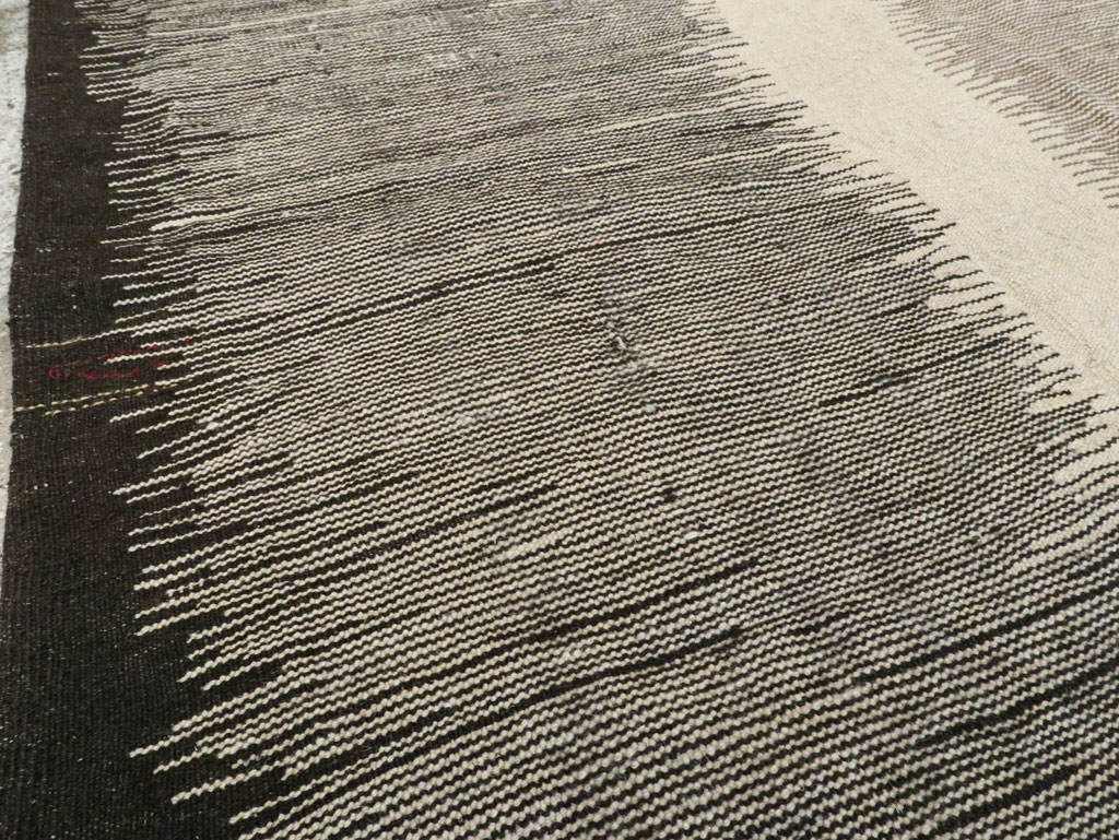 Modern Persian Kilim Flatweave Accent Rug, No.28514 - Galerie Shabab