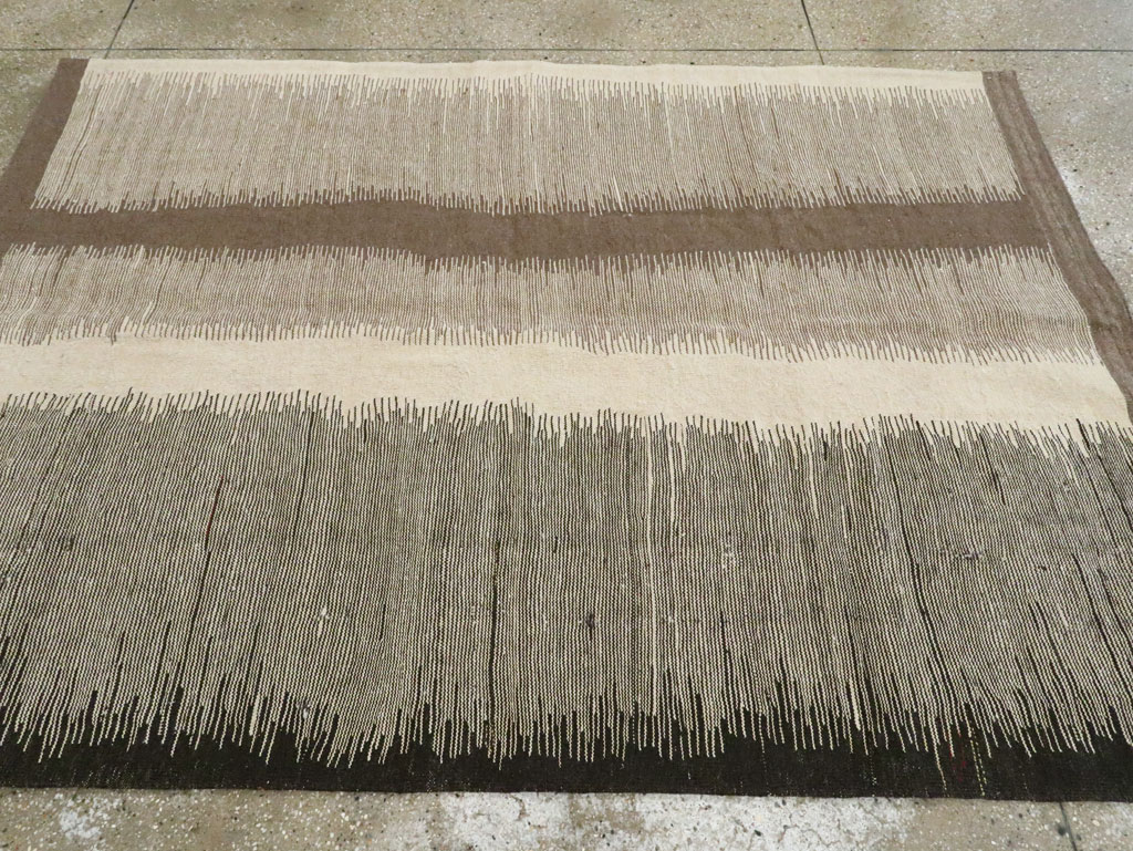 Modern Persian Kilim Flatweave Accent Rug, No.28514 - Galerie Shabab