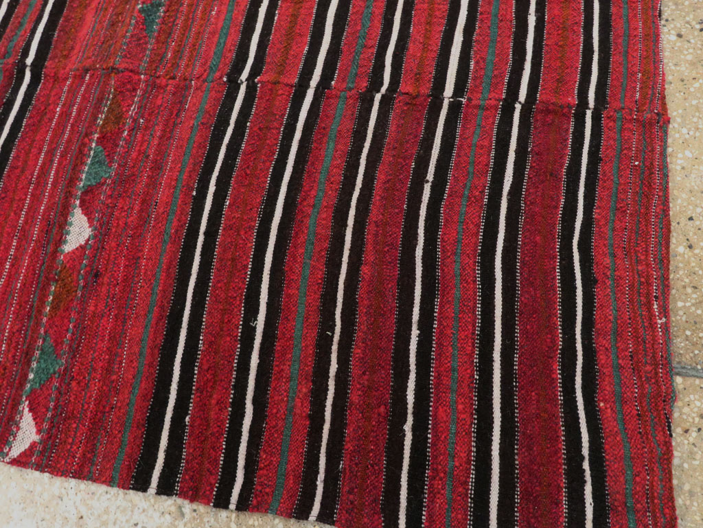 Vintage Persian Flatweave Kilim Accent Rug, No.28517 - Galerie Shabab