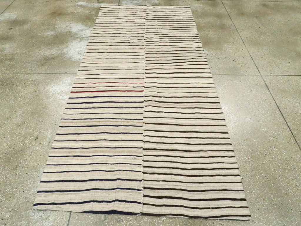 Vintage Mid-Century Persian Kilim, No.28525 - Galerie Shabab