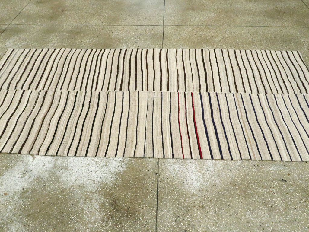 Vintage Mid-Century Persian Kilim, No.28525 - Galerie Shabab