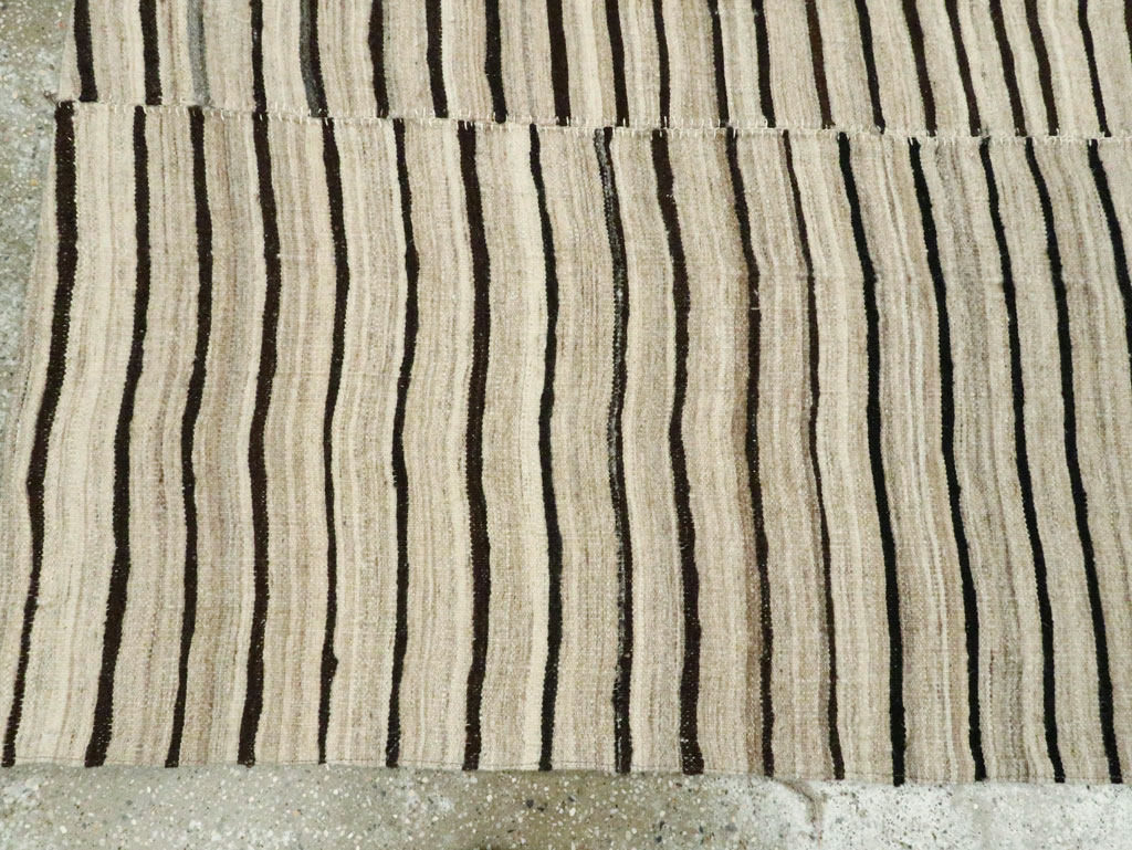 Vintage Mid-Century Persian Kilim, No.28525 - Galerie Shabab