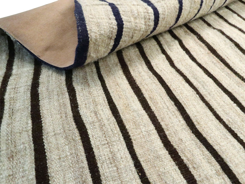 Vintage Mid-Century Persian Kilim, No.28525 - Galerie Shabab