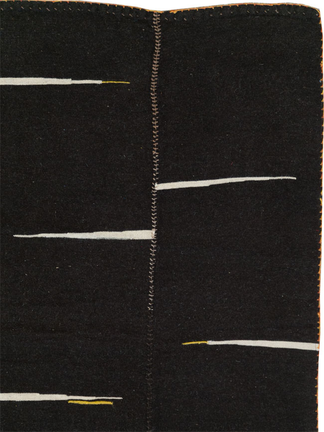 Contemporary Persian Flatweave Kilim Accent Rug, No.28542 - Galerie Shabab