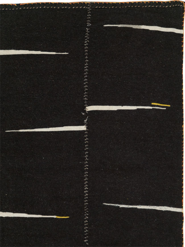 Contemporary Persian Flatweave Kilim Accent Rug, No.28542 - Galerie Shabab