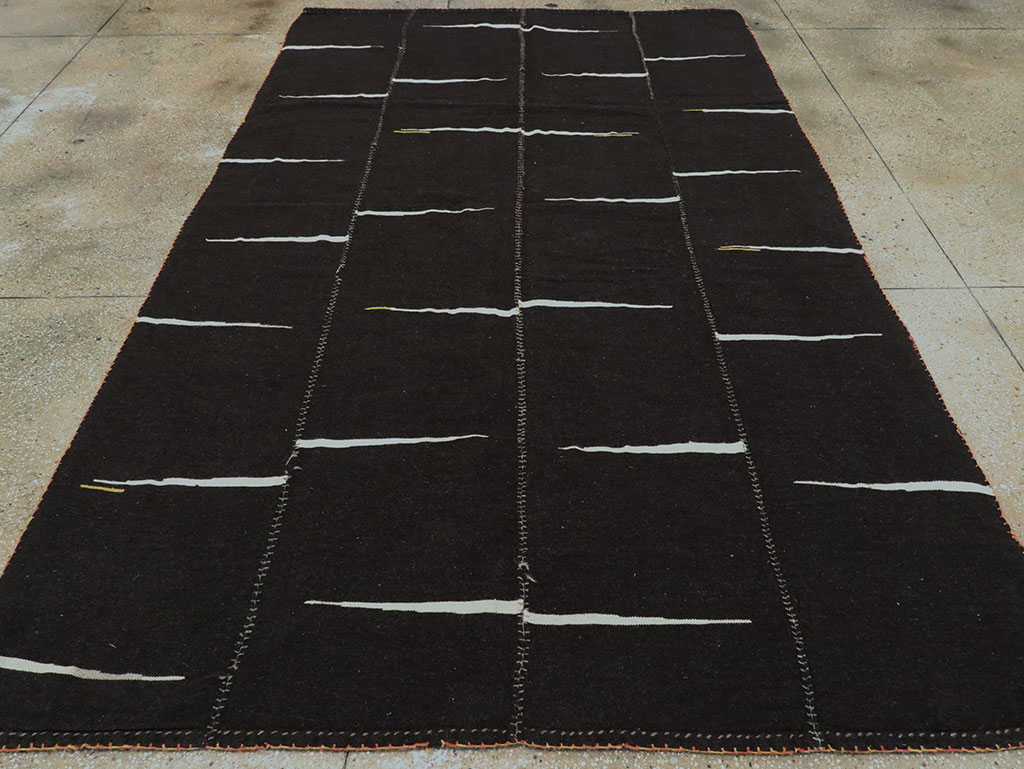 Contemporary Persian Flatweave Kilim Accent Rug, No.28542 - Galerie Shabab