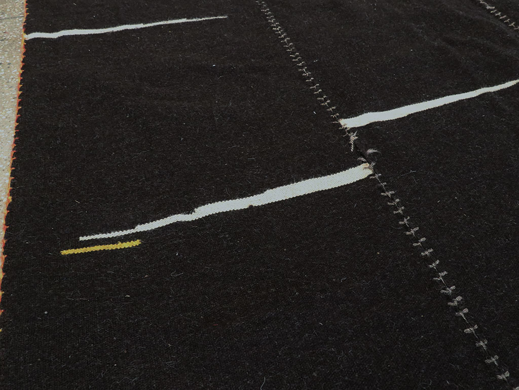 Contemporary Persian Flatweave Kilim Accent Rug, No.28542 - Galerie Shabab