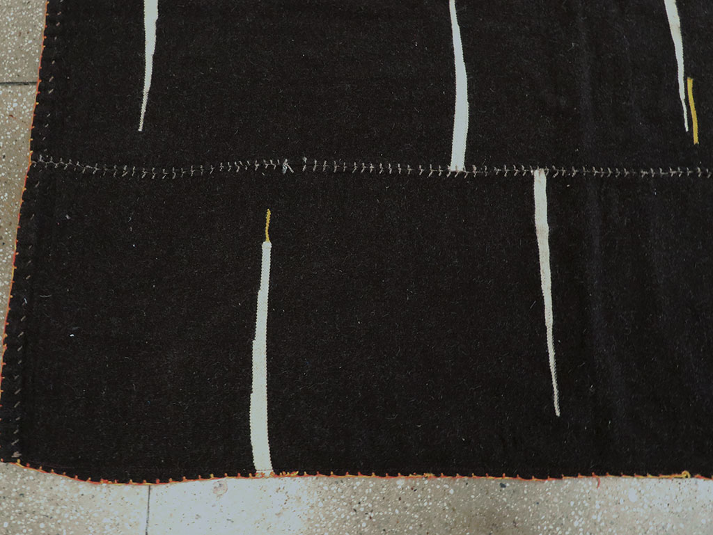 Contemporary Persian Flatweave Kilim Accent Rug, No.28542 - Galerie Shabab