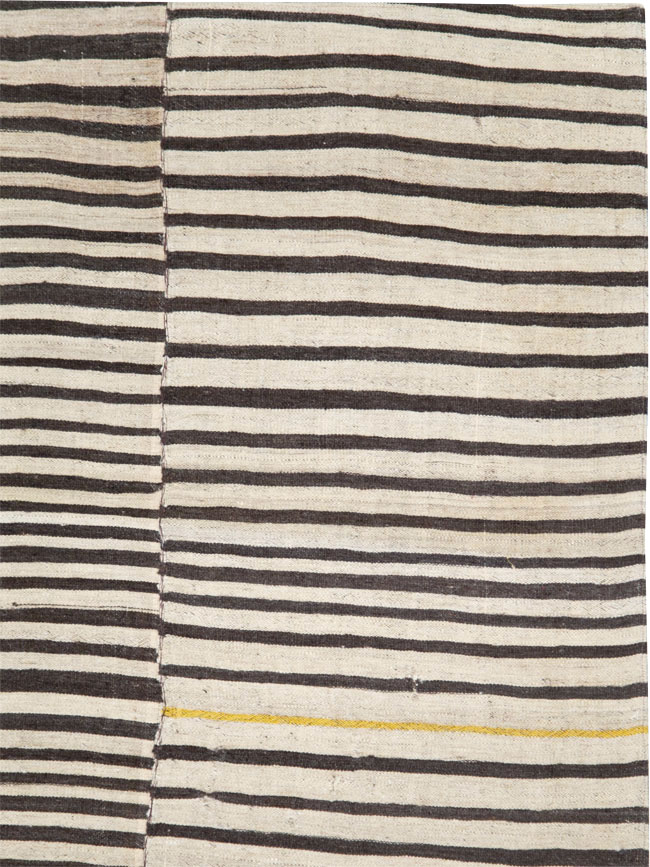Vintage Persian Flatweave Kilim Accent Rug, No.28543 - Galerie Shabab