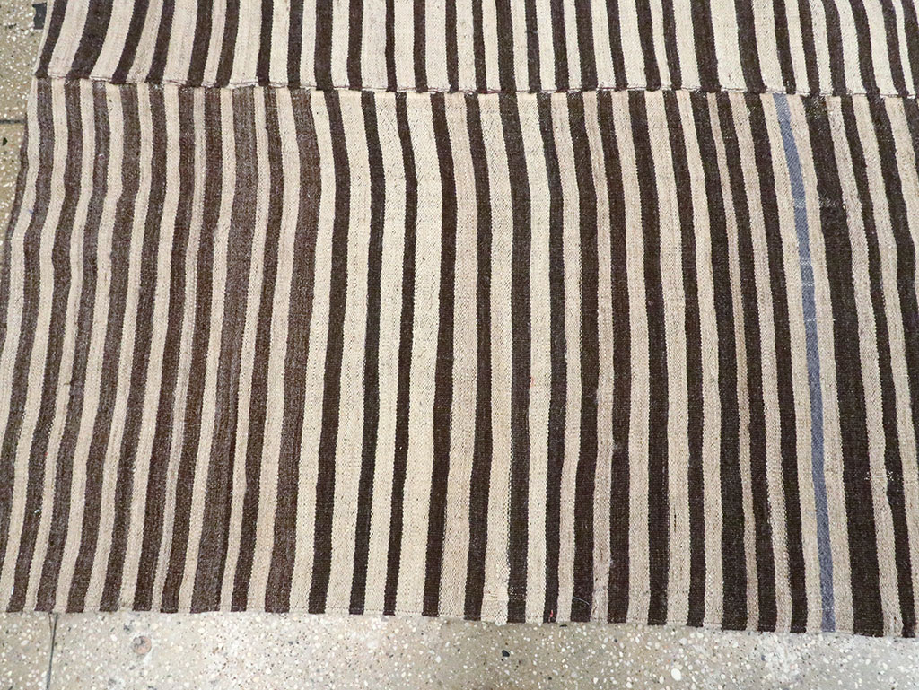 Vintage Persian Flatweave Kilim Accent Rug, No.28543 - Galerie Shabab