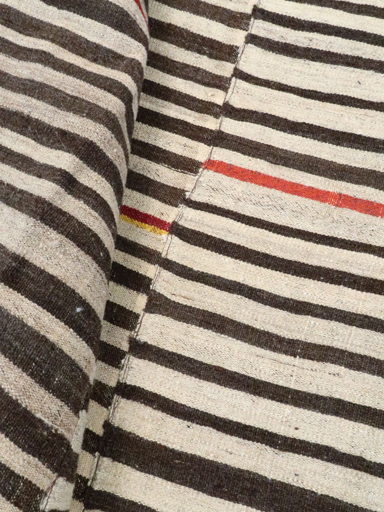 Vintage Persian Flatweave Kilim Accent Rug, No.28543 - Galerie Shabab