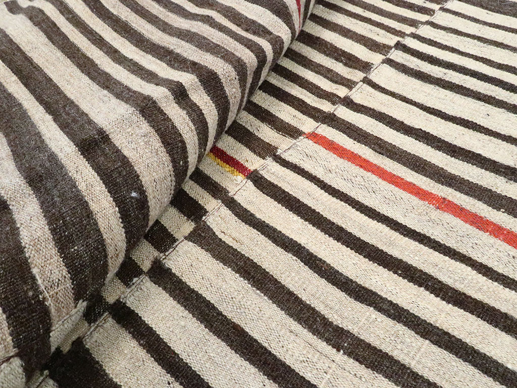 Vintage Persian Flatweave Kilim Accent Rug, No.28543 - Galerie Shabab