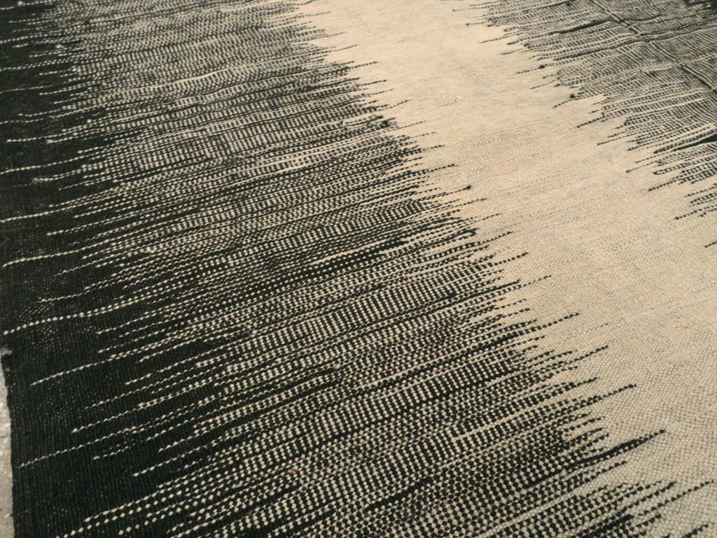 Modern Persian Kilim Flatweave Accent Rug, No.28551 - Galerie Shabab