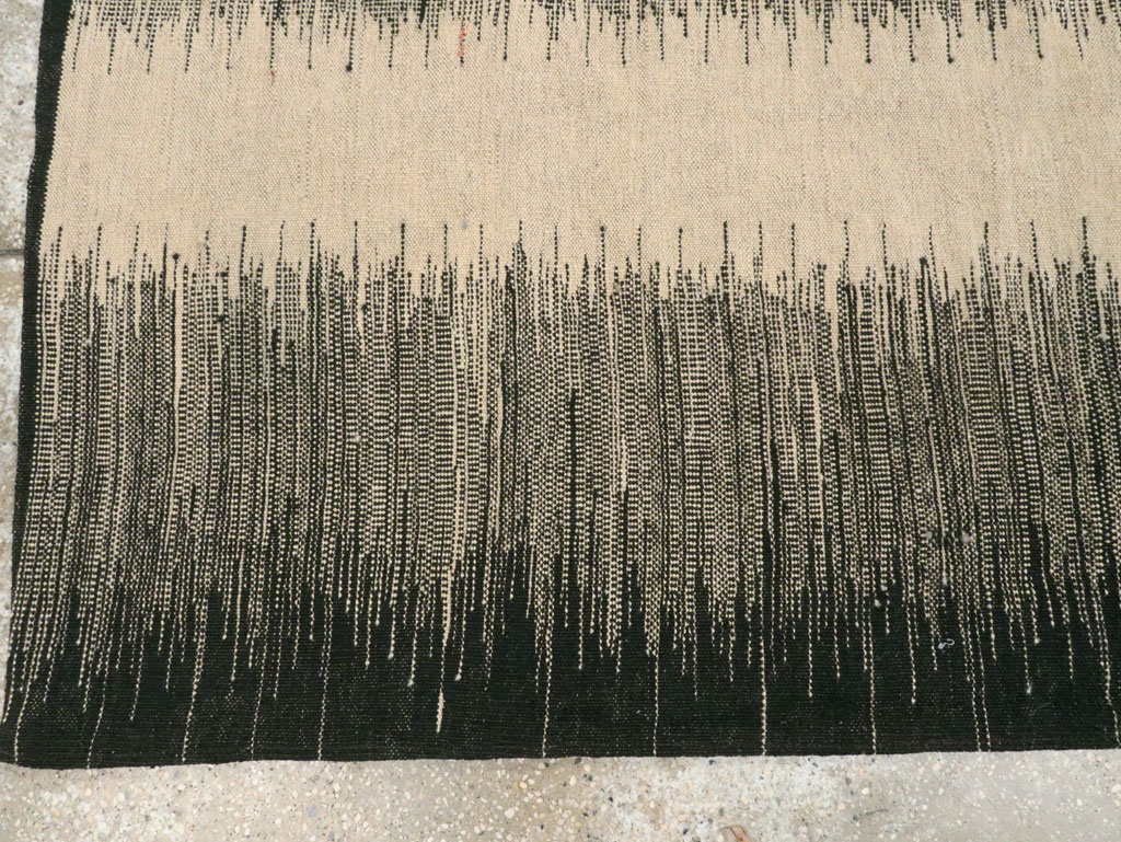 Modern Persian Kilim Flatweave Accent Rug, No.28551 - Galerie Shabab