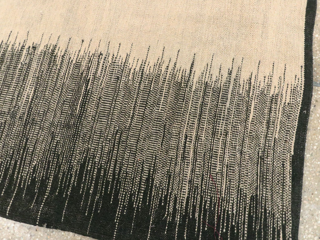 Modern Persian Kilim Flatweave Accent Rug, No.28551 - Galerie Shabab