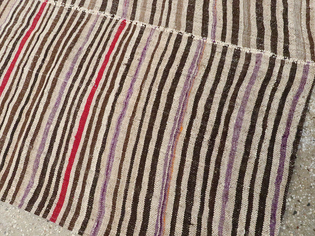 Vintage Persian Flatweave Kilim Accent Rug, No.28556 - Galerie Shabab