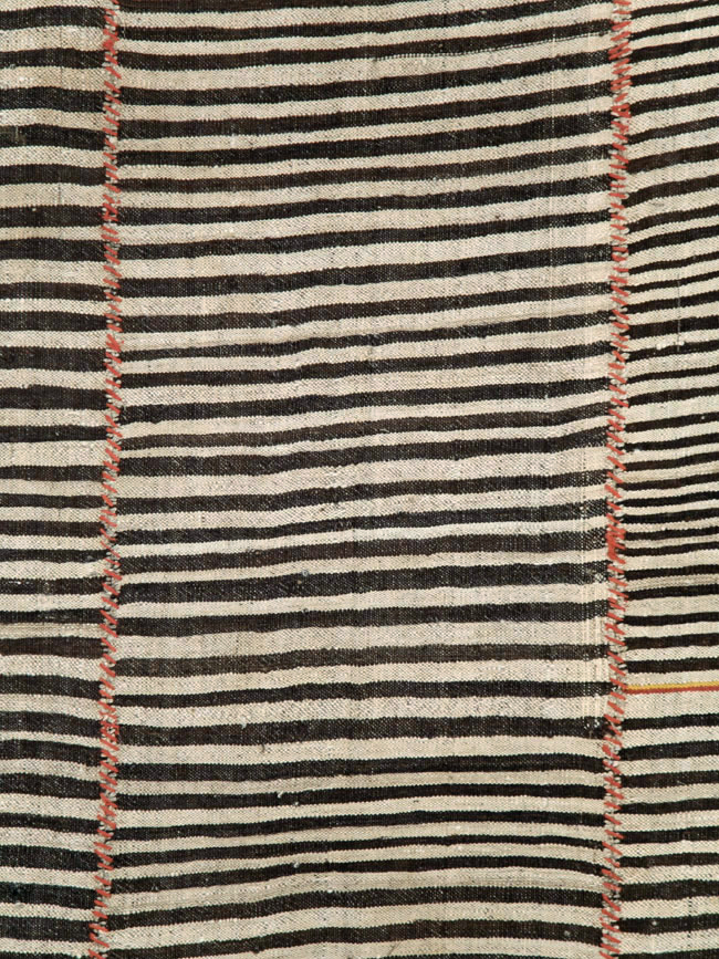 Vintage Persian Kilim Flatweave Accent Rug, No.28560 - Galerie Shabab