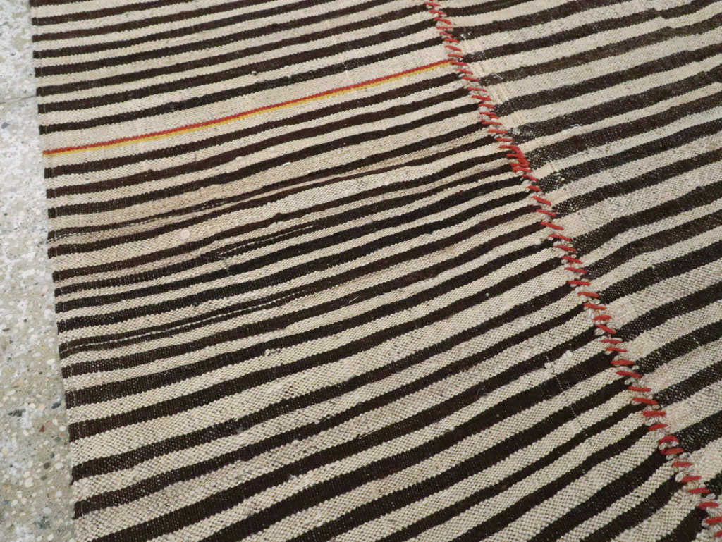 Vintage Persian Kilim Flatweave Accent Rug, No.28560 - Galerie Shabab