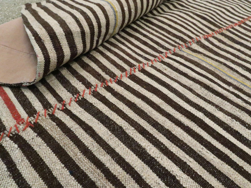 Vintage Persian Kilim Flatweave Accent Rug, No.28560 - Galerie Shabab