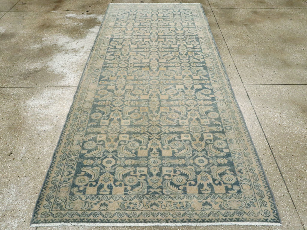 Vintage Persian Malayer Gallery Rug, No.28810 - Galerie Shabab