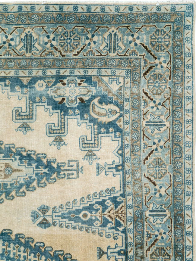 Vintage Persian Veece Accent Carpet, No.28843 - Galerie Shabab