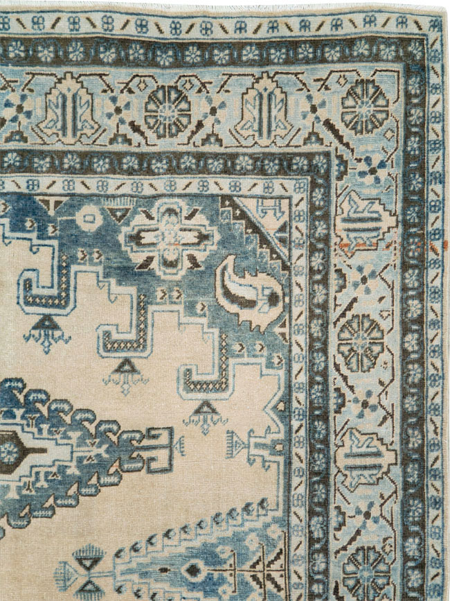 Vintage Persian Veece Accent Carpet, No.28843 - Galerie Shabab