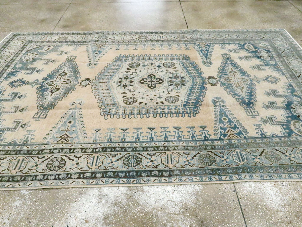 Vintage Persian Veece Accent Carpet, No.28843 - Galerie Shabab