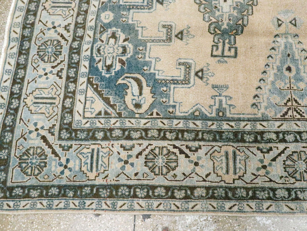 Vintage Persian Veece Accent Carpet, No.28843 - Galerie Shabab