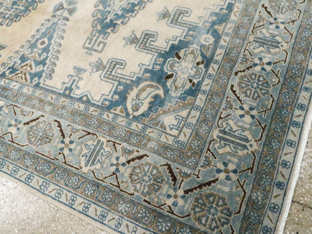 Vintage Persian Veece Accent Carpet, No.28843 - Galerie Shabab