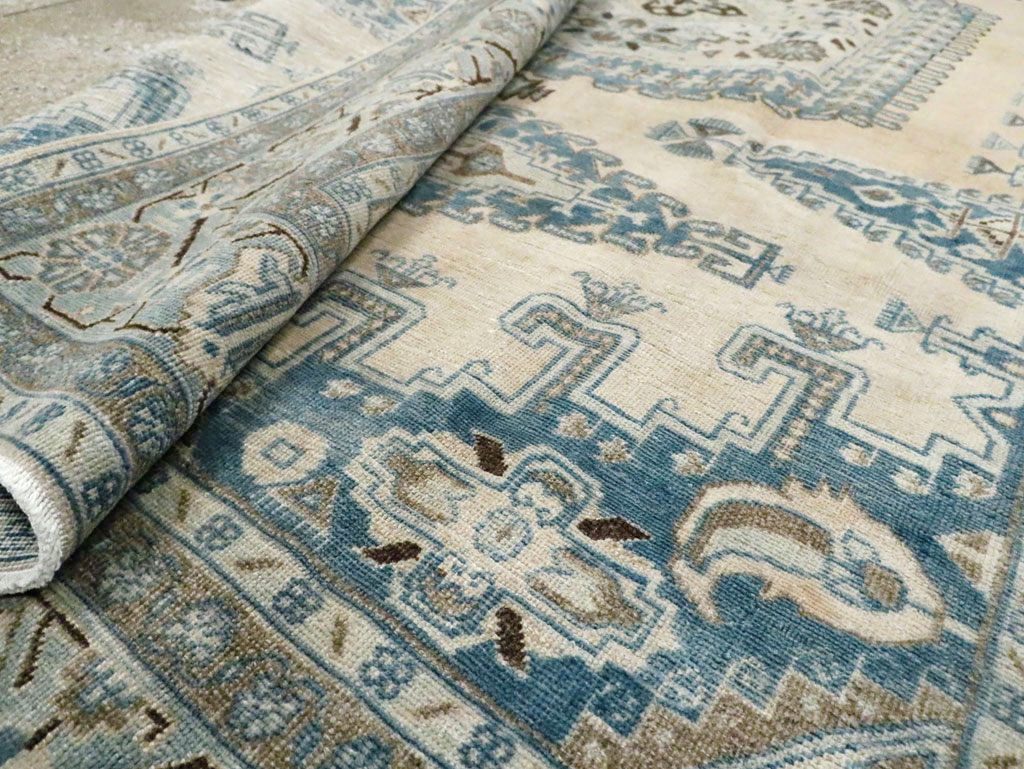 Vintage Persian Veece Accent Carpet, No.28843 - Galerie Shabab