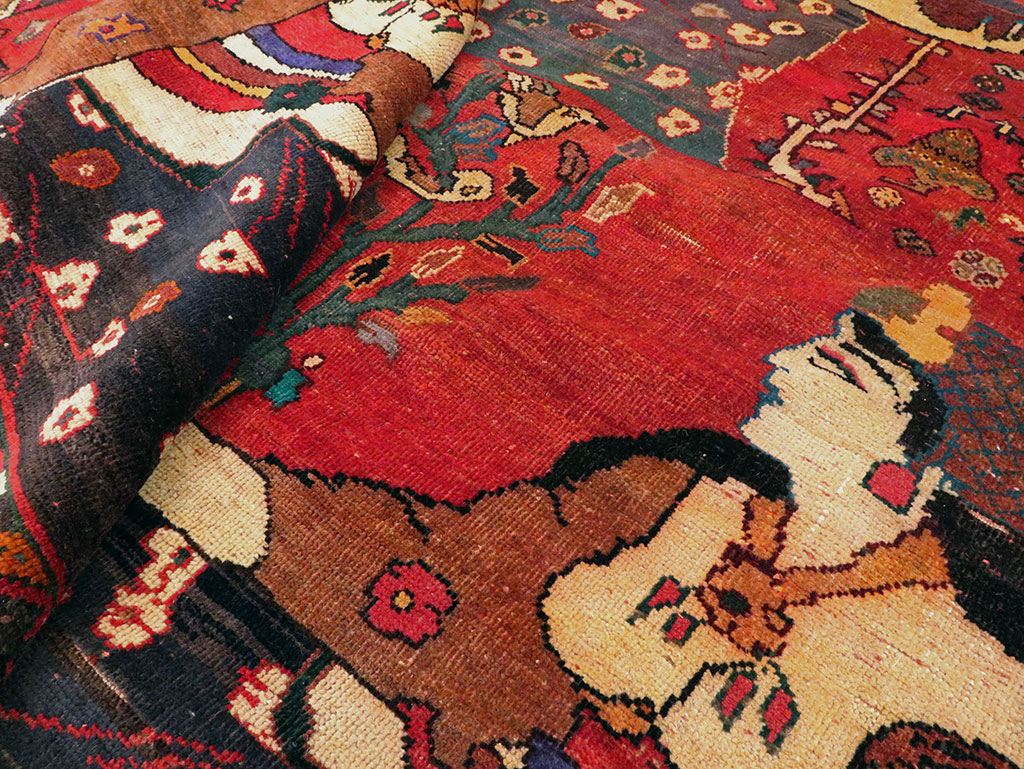 Vintage Persian Shiraz Pictorial Accent Carpet, No.28873 - Galerie Shabab