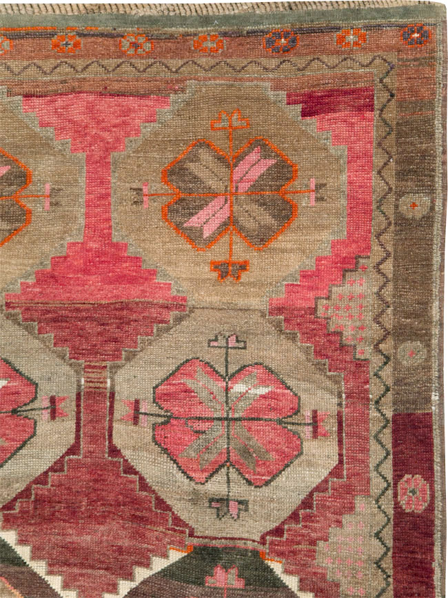 Vintage Turkish Anatolian Large Gallery Carpet, No.28879 - Galerie Shabab