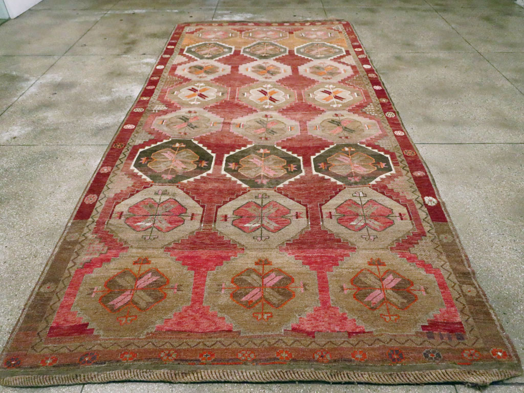 Vintage Turkish Anatolian Large Gallery Carpet, No.28879 - Galerie Shabab