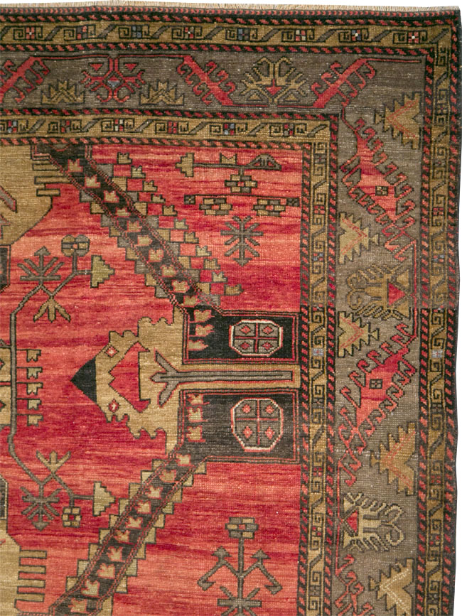 Vintage Turkish Anatolian Accent Rug, No.28886 - Galerie Shabab