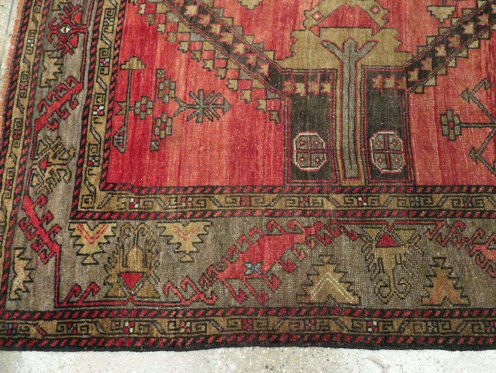 Vintage Turkish Anatolian Accent Rug, No.28886 - Galerie Shabab