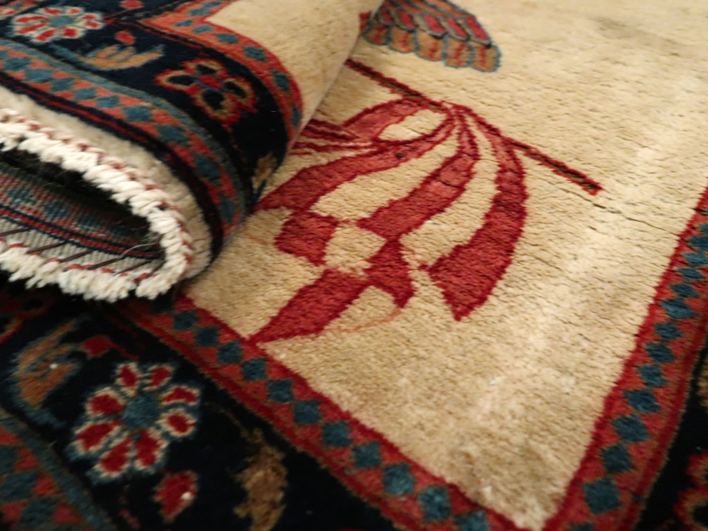 Antique Persian Kashan Flag Pictorial Rug, No.28889 - Galerie Shabab