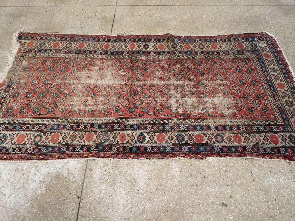 Antique Distressed Malayer Rug, No.28892 - Galerie Shabab
