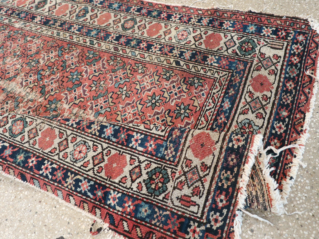 Antique Distressed Malayer Rug, No.28892 - Galerie Shabab