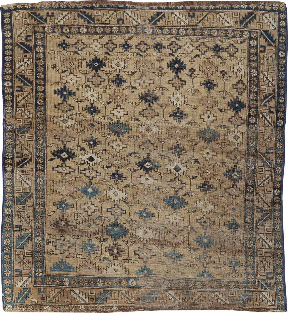 Distressed Antique Caucasian Shirvan Square Accent Rug, No.28894 - Galerie Shabab