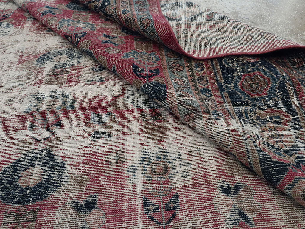 Distressed Vintage Persian Malayer Room Size Carpet, No.28896 - Galerie Shabab