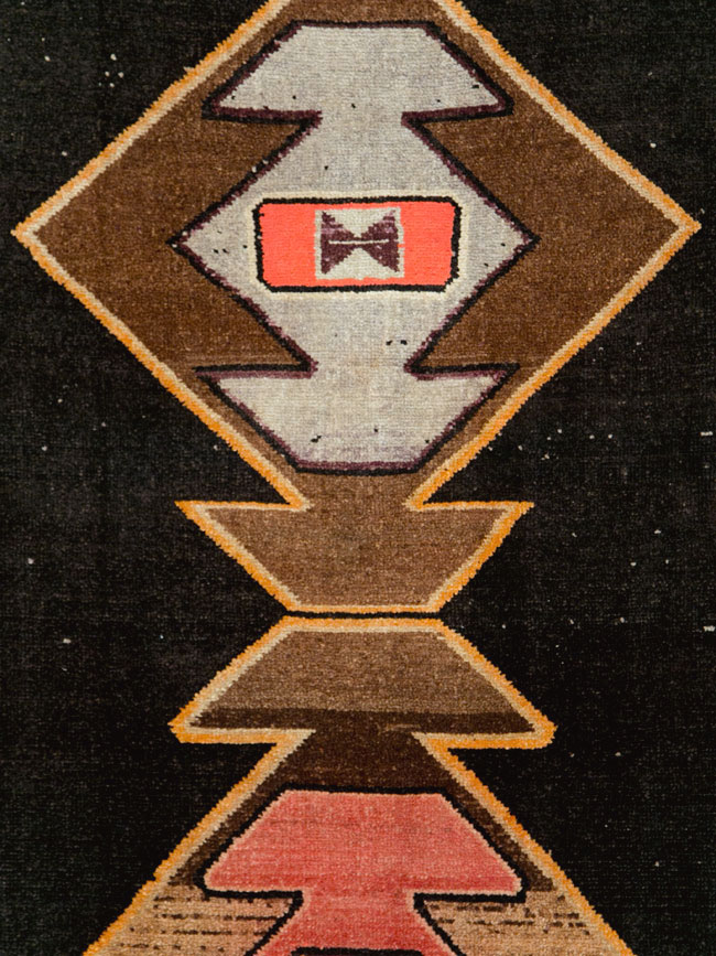 Vintage Turkish Anatolian Gallery Carpet, No.28907 - Galerie Shabab