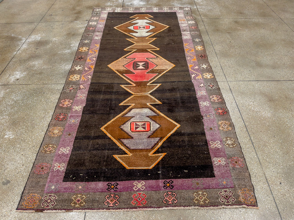 Vintage Turkish Anatolian Gallery Carpet, No.28907 - Galerie Shabab