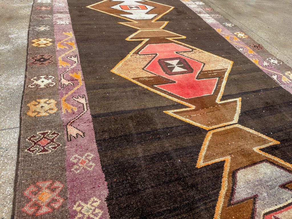 Vintage Turkish Anatolian Gallery Carpet, No.28907 - Galerie Shabab