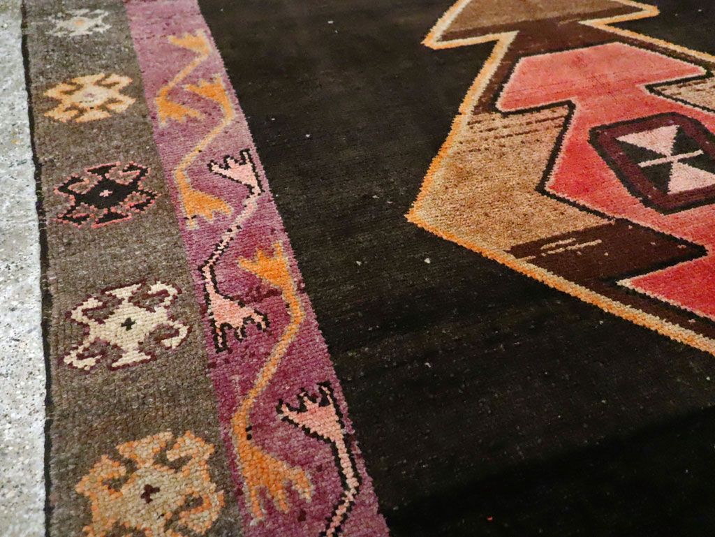 Vintage Turkish Anatolian Gallery Carpet, No.28907 - Galerie Shabab