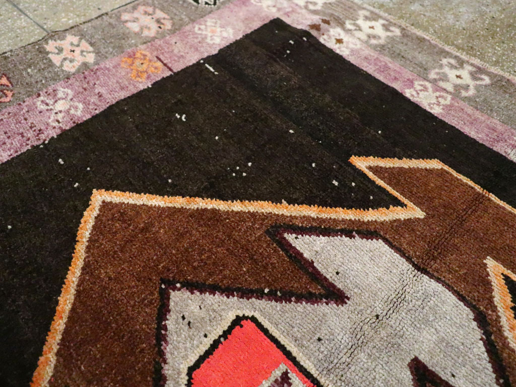 Vintage Turkish Anatolian Gallery Carpet, No.28907 - Galerie Shabab